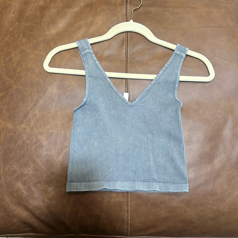 Boutique stretchy ribbed crop top light gray one size